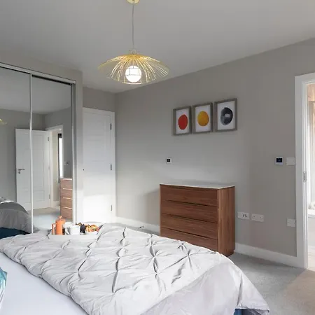Elliot Oliver - Stunning Three Bedroom Penthouse With Large Terrace & Parking Gloucester Exterior photo