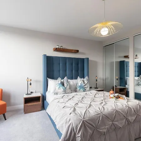 Elliot Oliver - Stunning Three Bedroom Penthouse With Large Terrace & Parking Gloucester Exterior photo