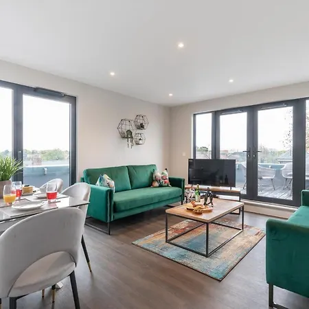 Elliot Oliver - Stunning Three Bedroom Penthouse With Large Terrace & Parking Gloucester Exterior photo